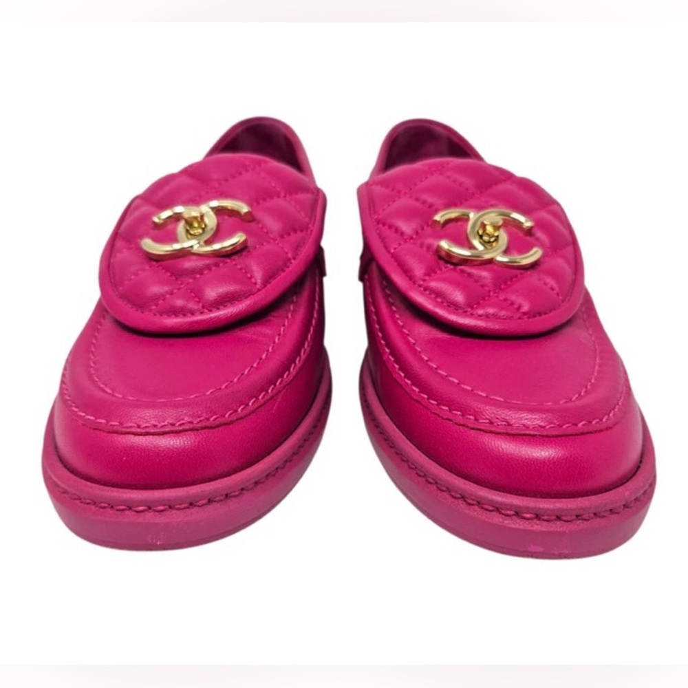 CHANEL OUILTED CC TURNLOCK LOAFERS - Picture 5 of 9